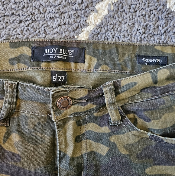 Judy Blue Skinny Fit Mid Rise Distressed Camo Jeans Size 27 - Picture 8 of 9
